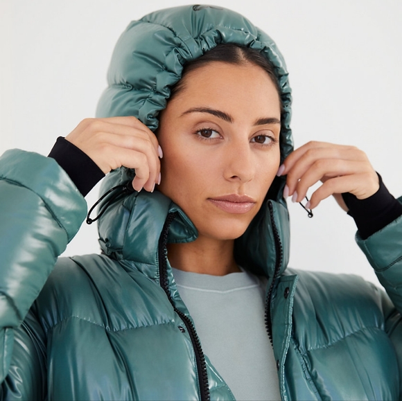 Aritzia TNA The Super Puff jacket S in EUC MISSING HOOD - Picture 4 of 15